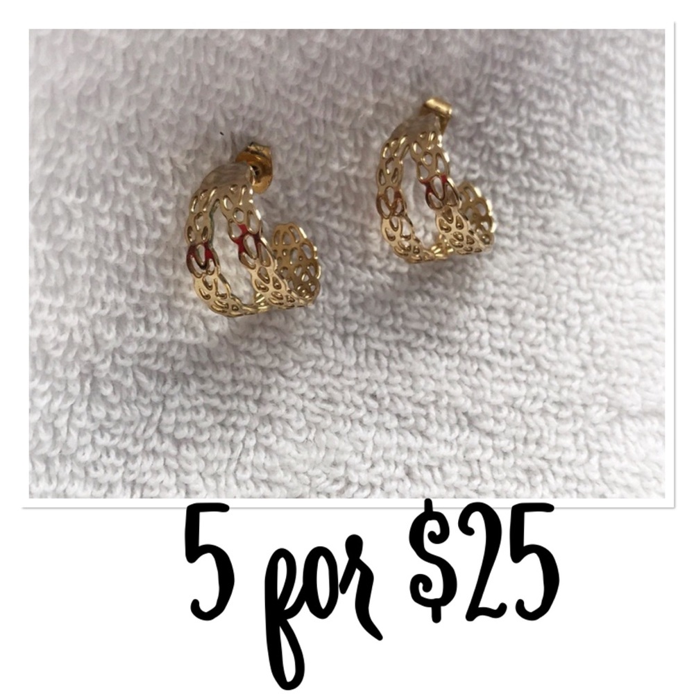 🚨CLOSET CLOSING🚨 Double Hoop Gold Toned Cut Out Earrings